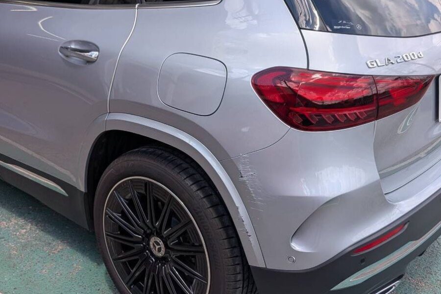 GLA リアバンパー左側 施工前 1
