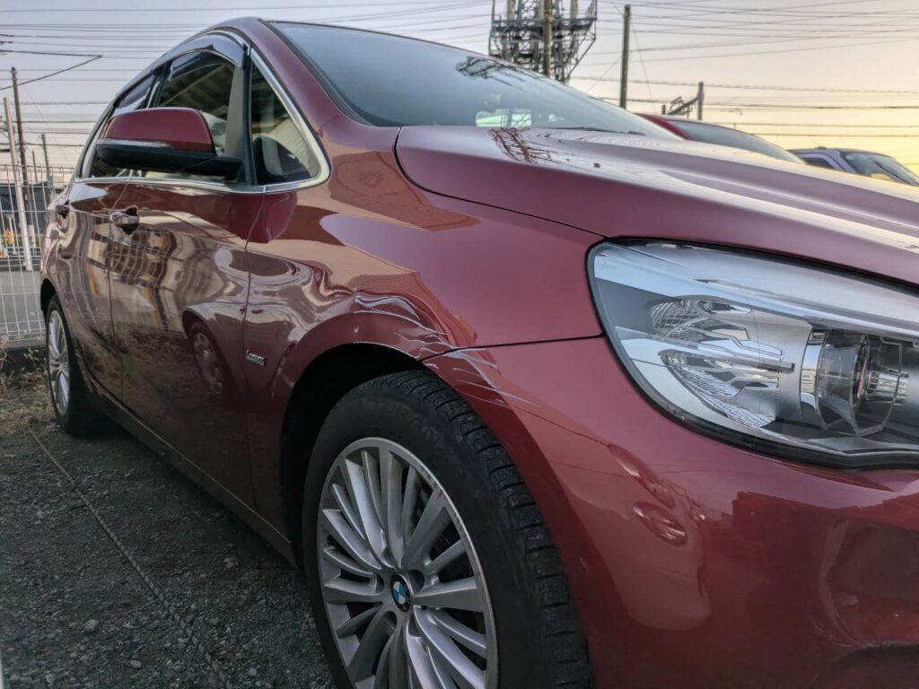 218d フロントバンパー、右フロントフェンダー 施工前 1